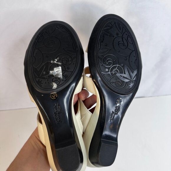 Strictly Comfort Strappy Open Toe Sandals Low Heel Gold Studs Dressy Size 7.5 - Picture 6 of 11